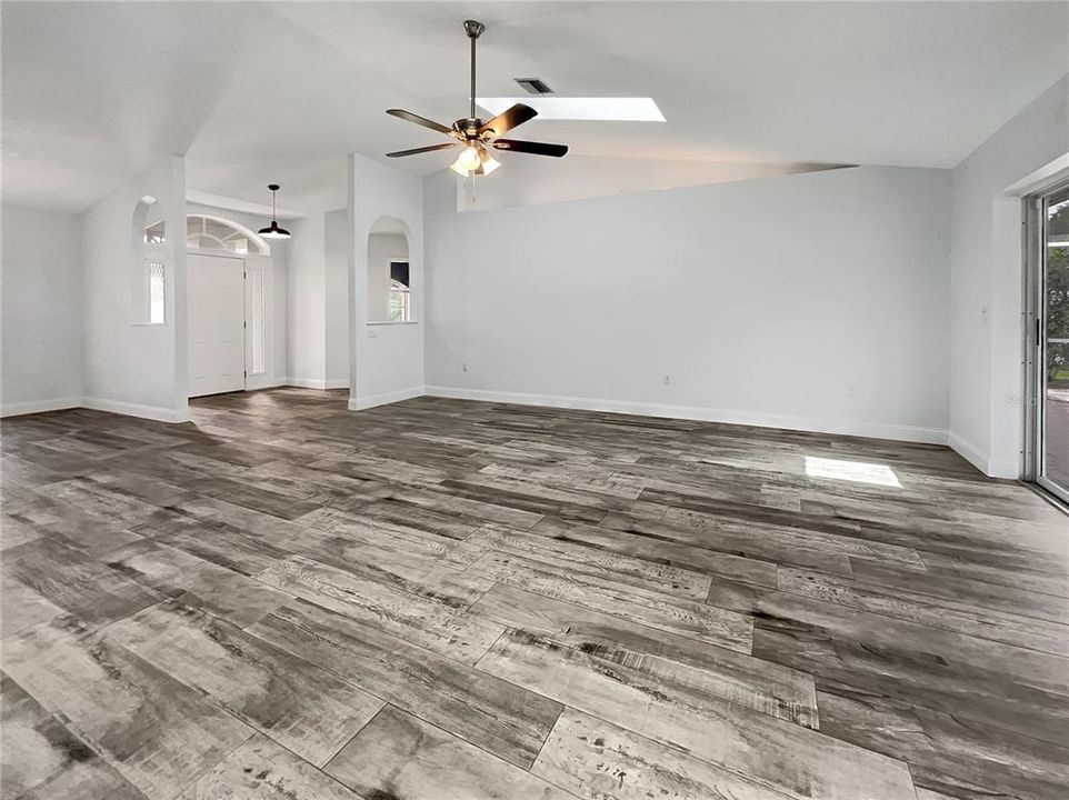 Active With Contract: $471,000 (3 beds, 2 baths, 1736 Square Feet)