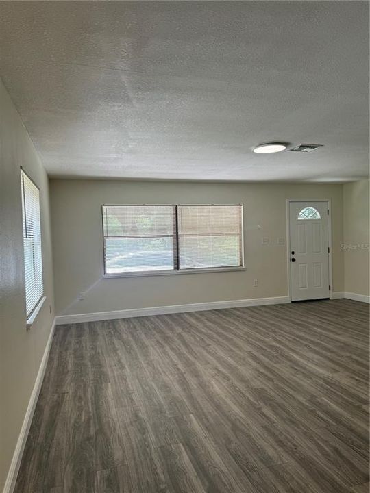 For Rent: $1,700 (2 beds, 1 baths, 1248 Square Feet)