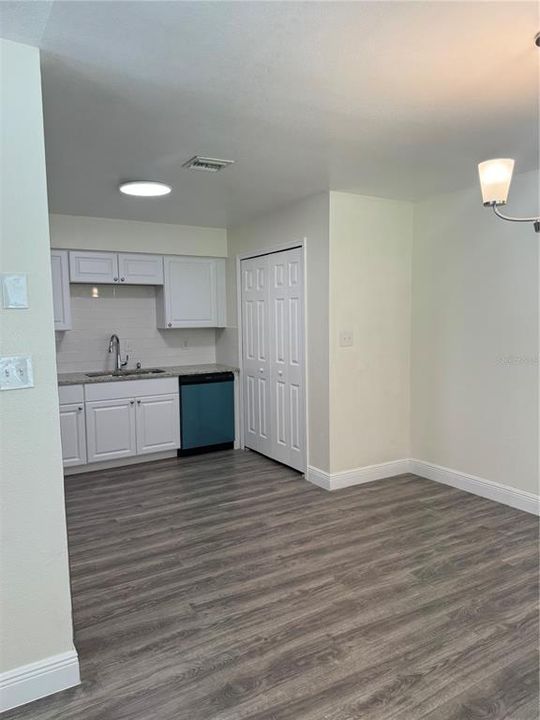 For Rent: $1,700 (2 beds, 1 baths, 1248 Square Feet)