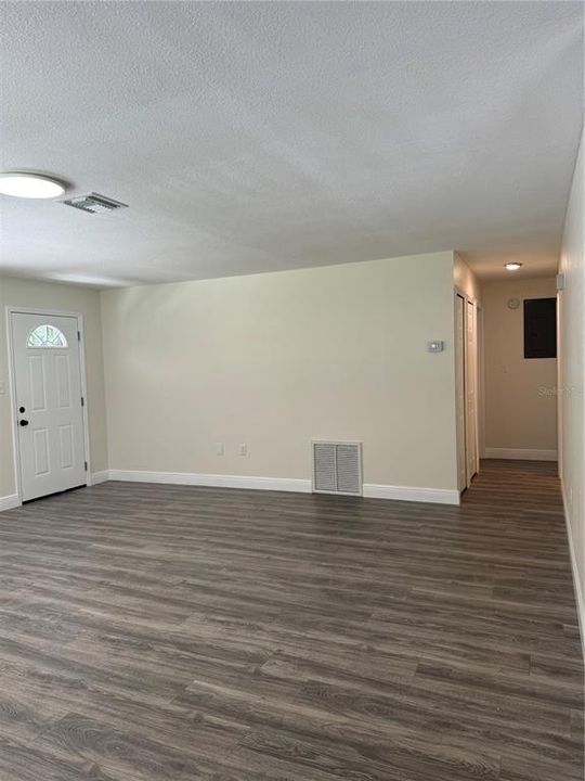 For Rent: $1,700 (2 beds, 1 baths, 1248 Square Feet)