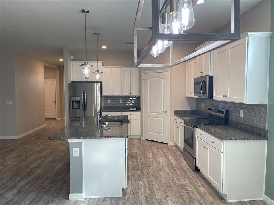 Active With Contract: $2,995 (4 beds, 2 baths, 2047 Square Feet)