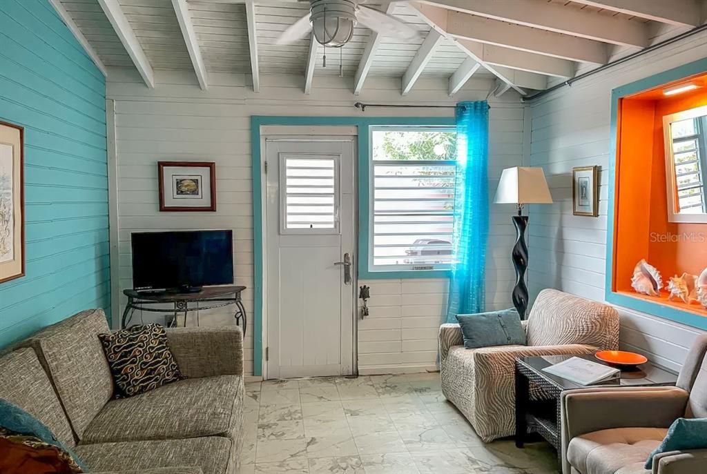 For Sale: $590,000 (5 beds, 5 baths, 2000 Square Feet)