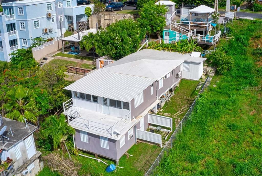 For Sale: $590,000 (5 beds, 5 baths, 2000 Square Feet)