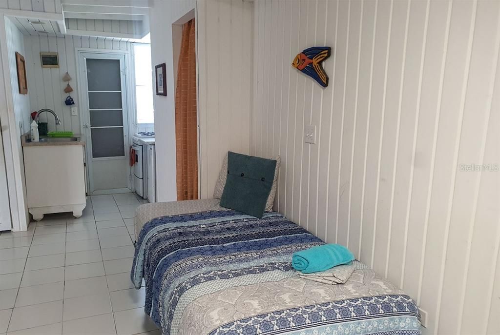 For Sale: $590,000 (5 beds, 5 baths, 2000 Square Feet)