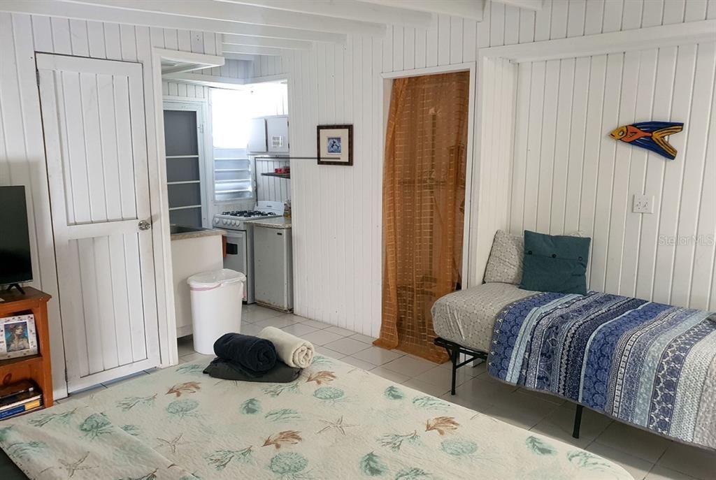 For Sale: $590,000 (5 beds, 5 baths, 2000 Square Feet)