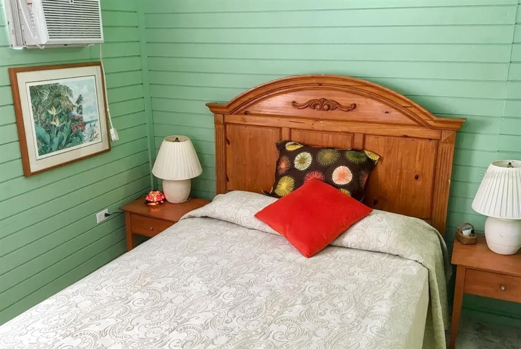 For Sale: $590,000 (5 beds, 5 baths, 2000 Square Feet)