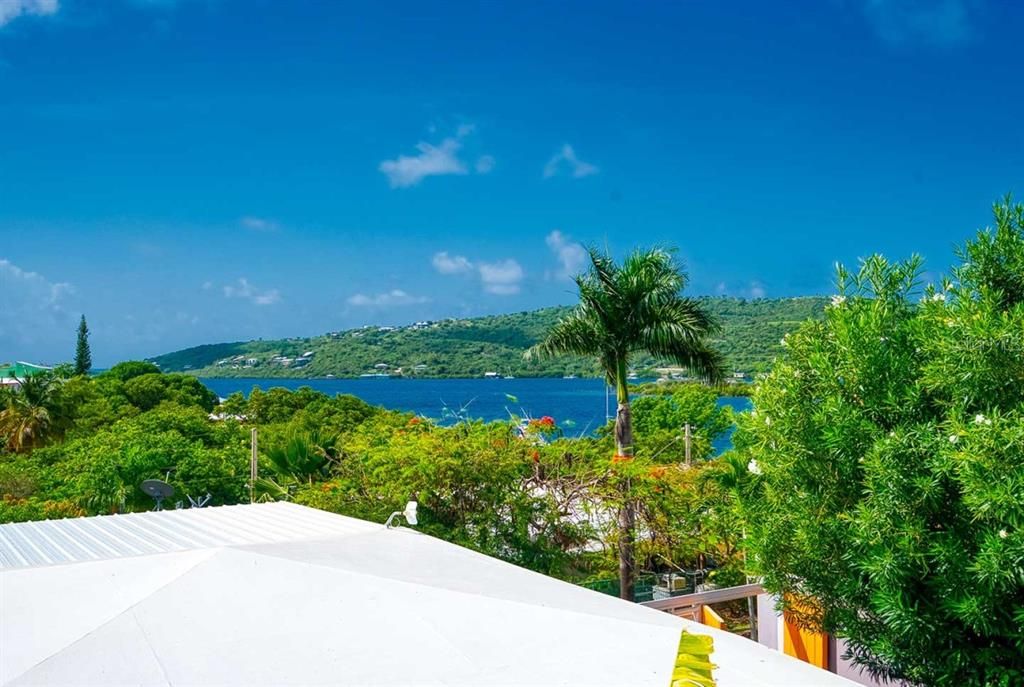 For Sale: $590,000 (5 beds, 5 baths, 2000 Square Feet)