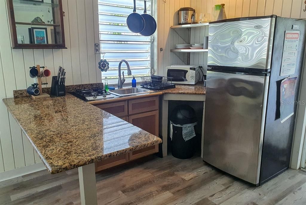 For Sale: $590,000 (5 beds, 5 baths, 2000 Square Feet)