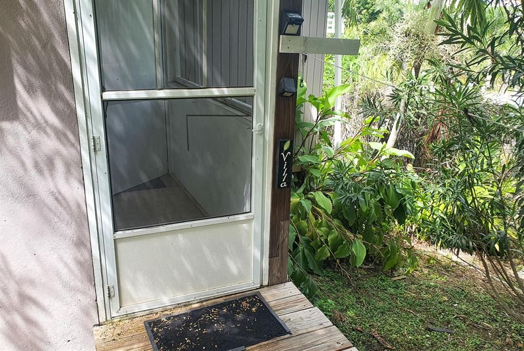 For Sale: $590,000 (5 beds, 5 baths, 2000 Square Feet)