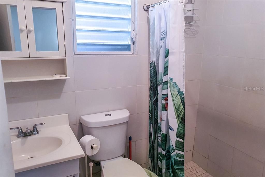 For Sale: $590,000 (5 beds, 5 baths, 2000 Square Feet)