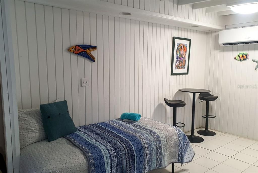 For Sale: $590,000 (5 beds, 5 baths, 2000 Square Feet)