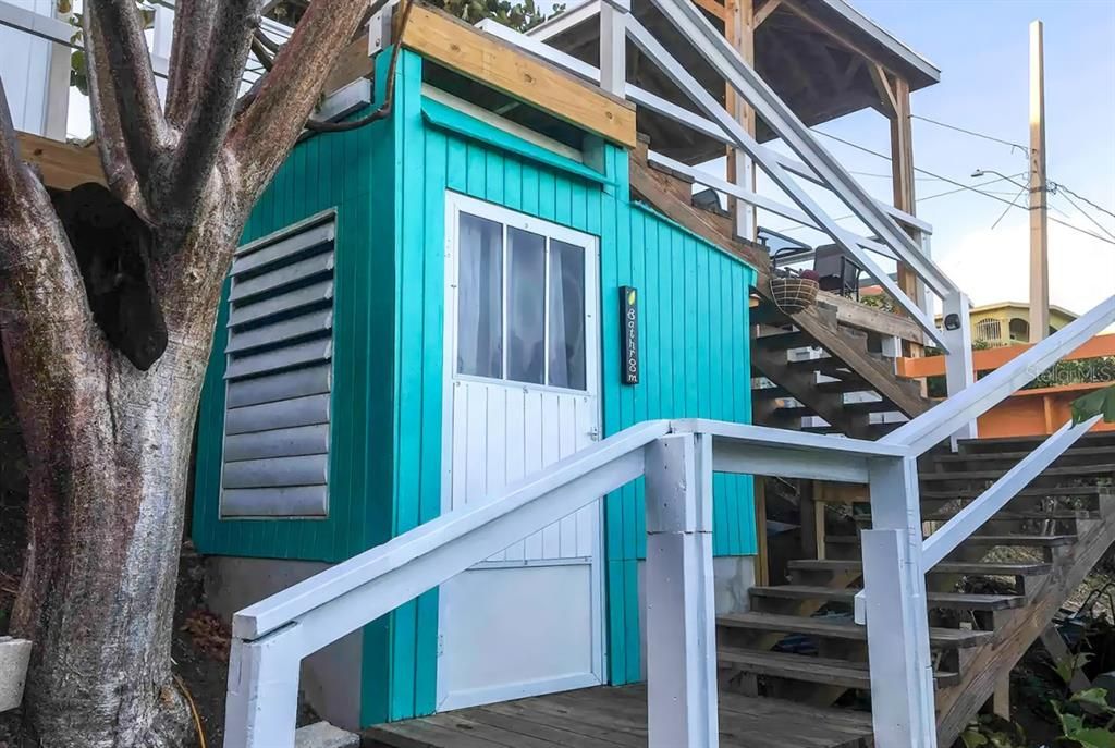 For Sale: $590,000 (5 beds, 5 baths, 2000 Square Feet)