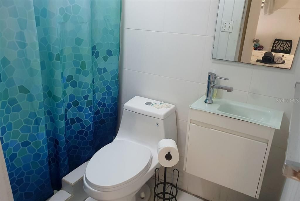 For Sale: $590,000 (5 beds, 5 baths, 2000 Square Feet)