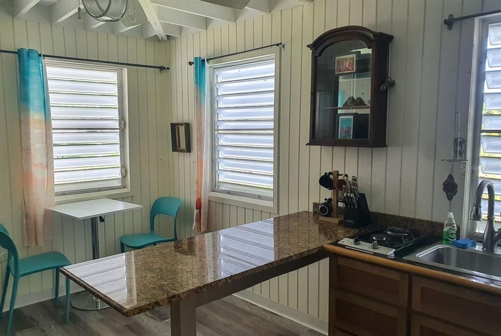 For Sale: $590,000 (5 beds, 5 baths, 2000 Square Feet)