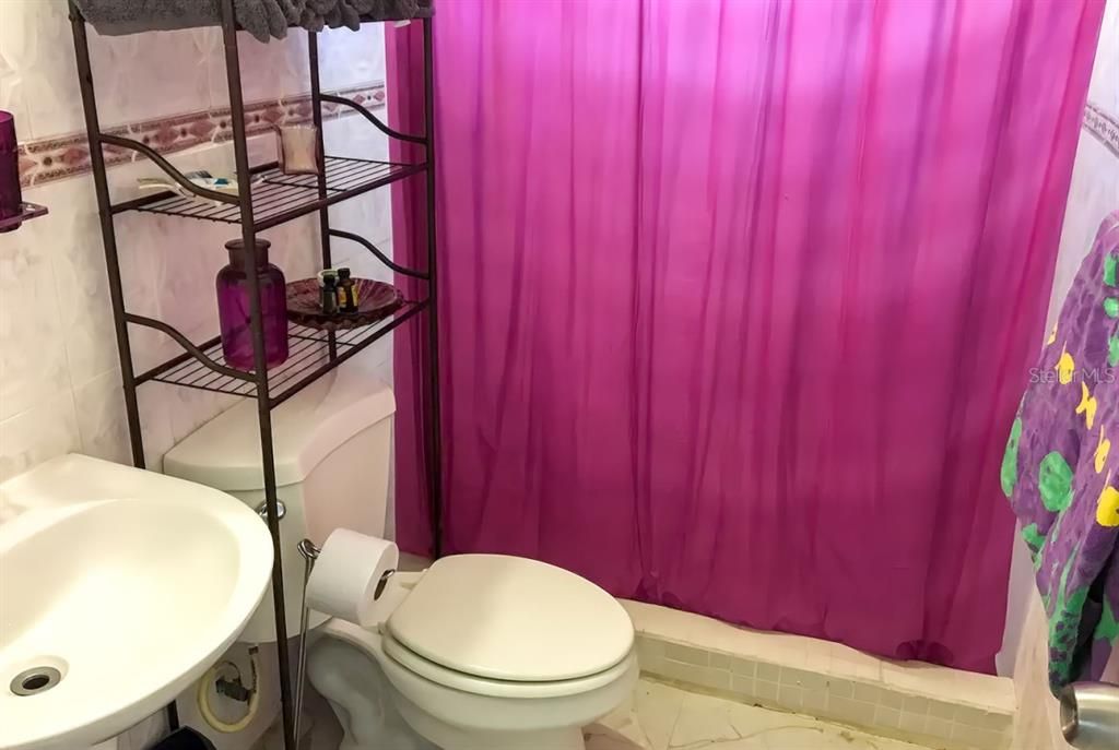 For Sale: $590,000 (5 beds, 5 baths, 2000 Square Feet)