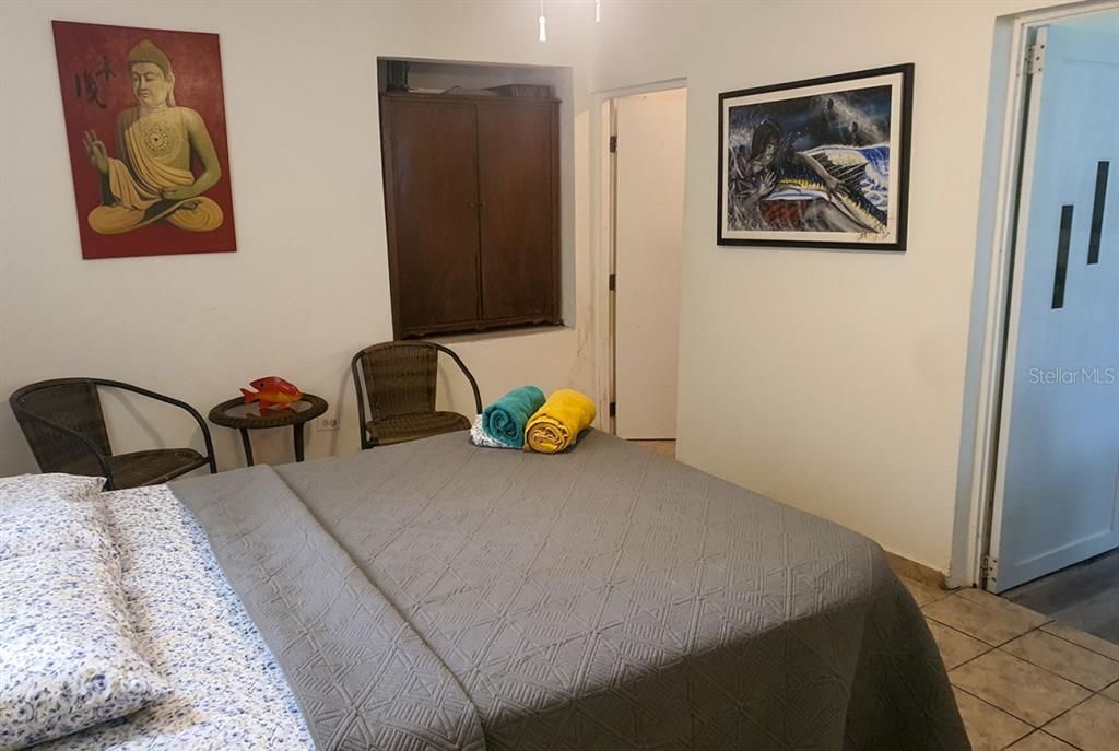 For Sale: $590,000 (5 beds, 5 baths, 2000 Square Feet)