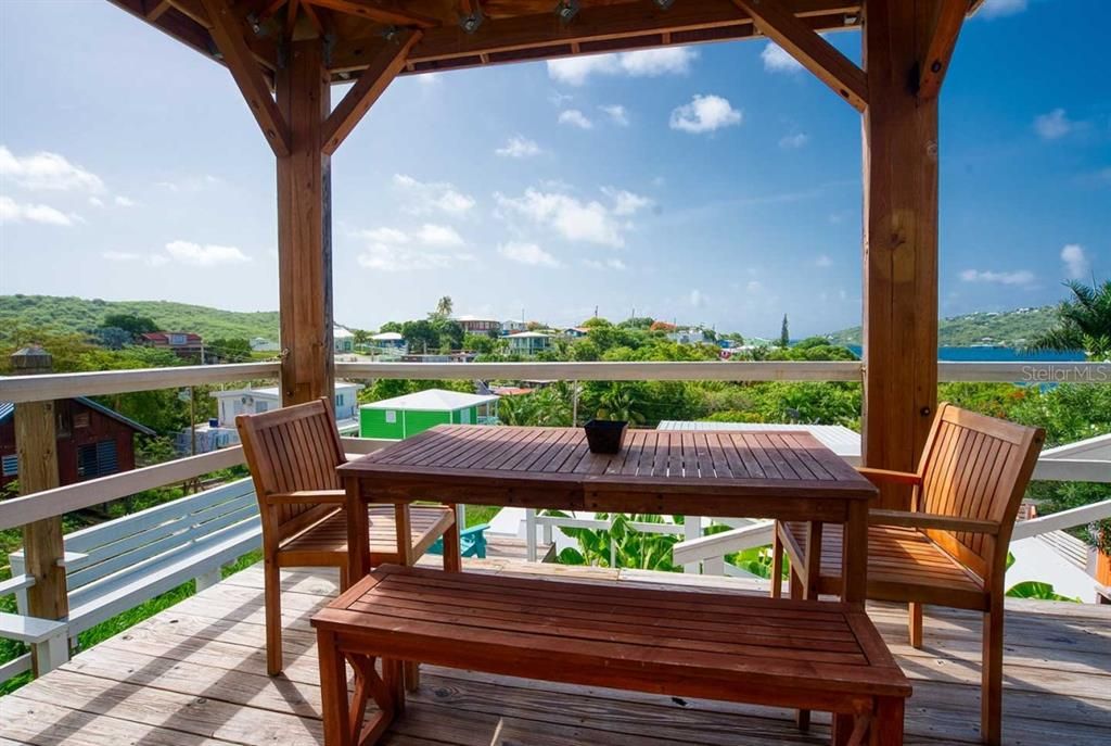 For Sale: $590,000 (5 beds, 5 baths, 2000 Square Feet)