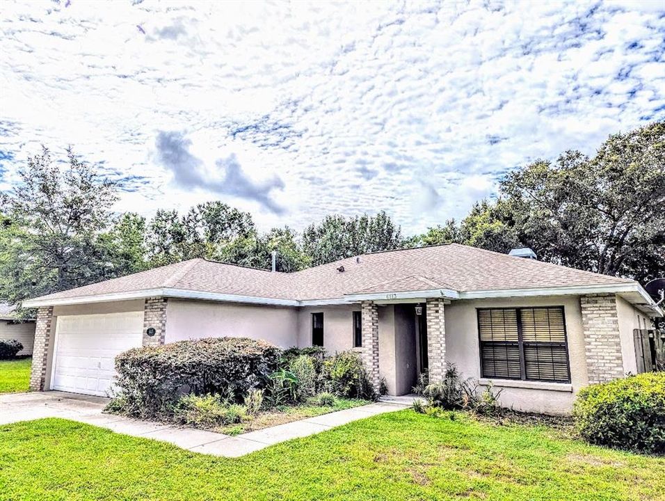 Large screened Florida room.