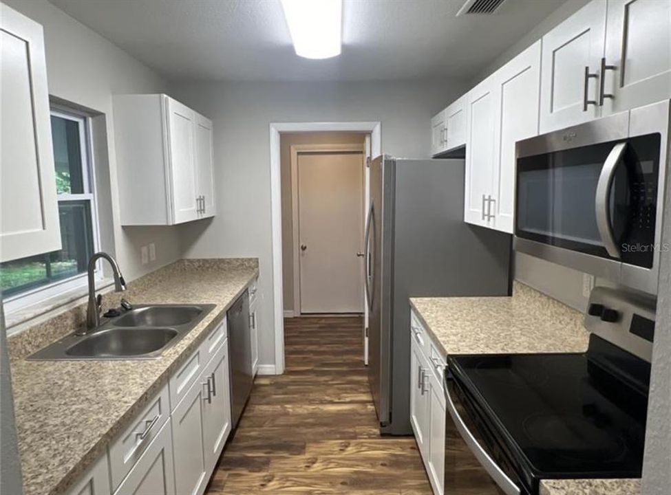 Active With Contract: $204,900 (3 beds, 2 baths, 1262 Square Feet)