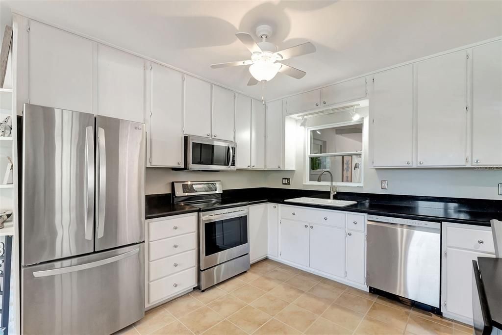 Active With Contract: $799,000 (3 beds, 2 baths, 1215 Square Feet)