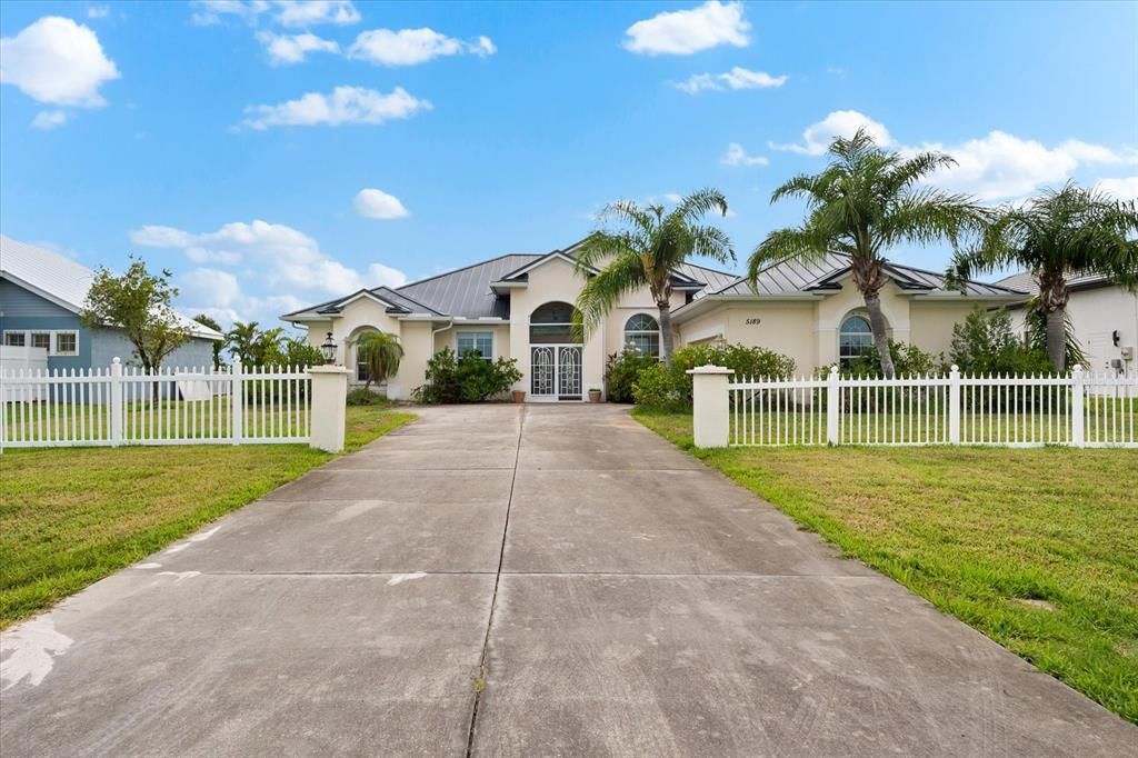 For Sale: $974,900 (3 beds, 2 baths, 2699 Square Feet)