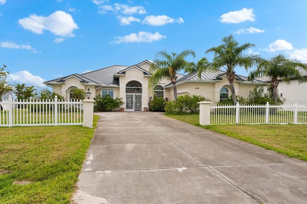 For Sale: $974,900 (3 beds, 2 baths, 2699 Square Feet)