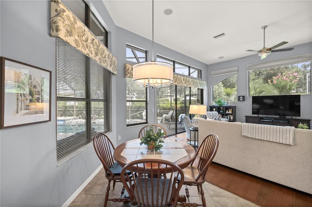 KITCHEN NOOK/FAMILY ROOM