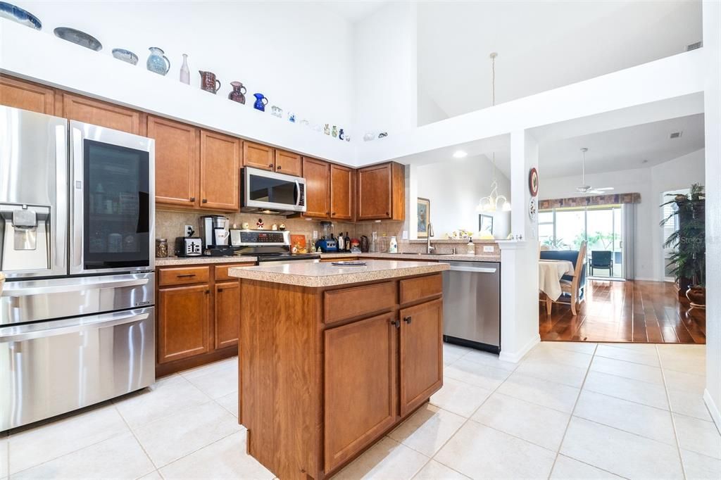 Active With Contract: $389,900 (3 beds, 2 baths, 1590 Square Feet)