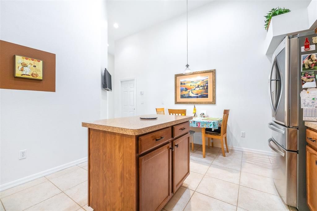 Active With Contract: $389,900 (3 beds, 2 baths, 1590 Square Feet)