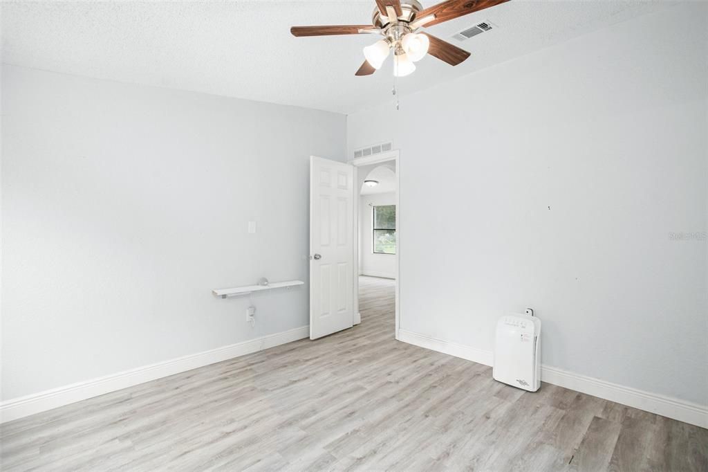 For Sale: $217,000 (3 beds, 2 baths, 1294 Square Feet)