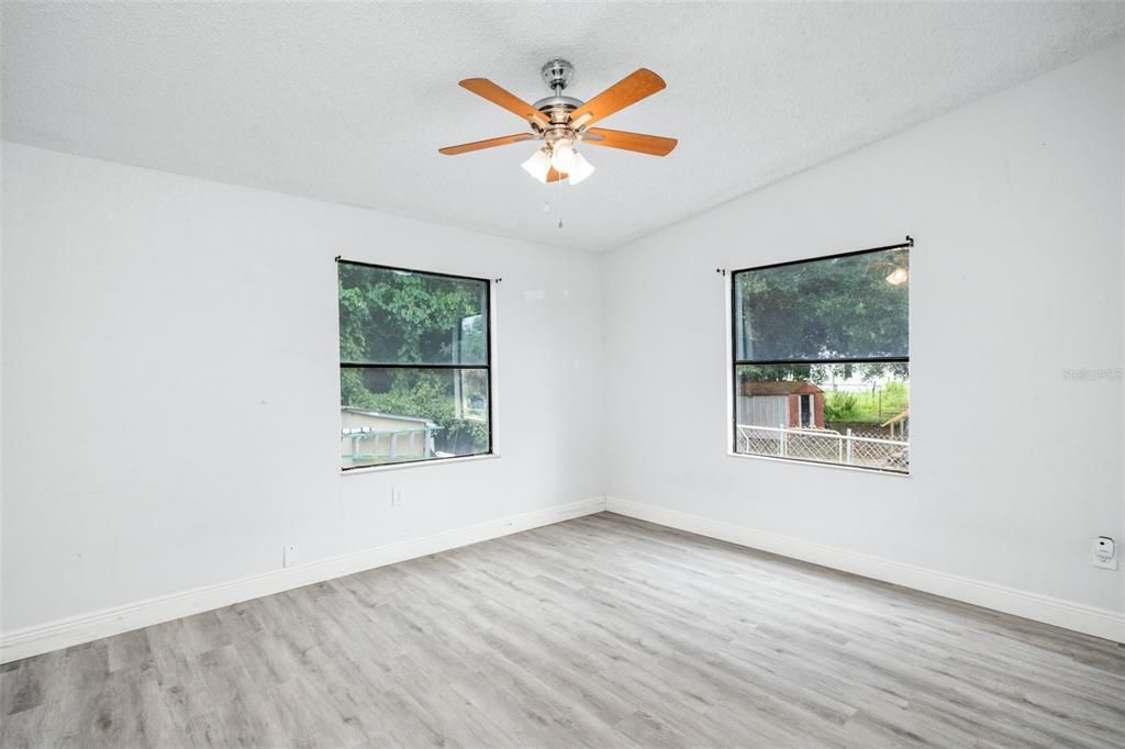 For Sale: $217,000 (3 beds, 2 baths, 1294 Square Feet)