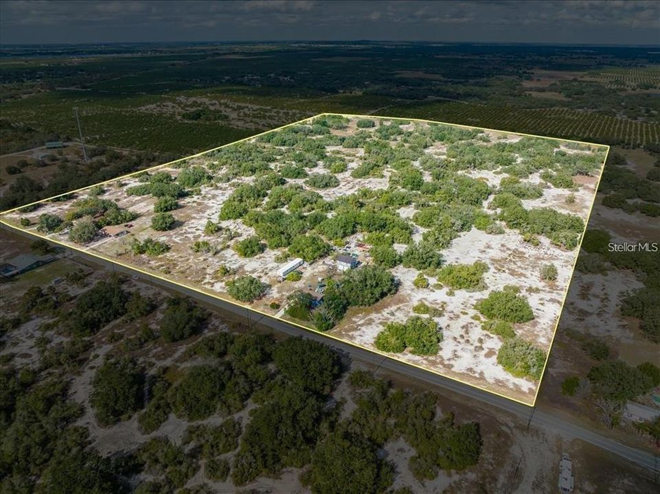 На продажу: $950,000 (0.63 acres)