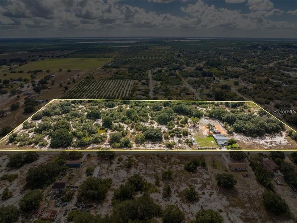 На продажу: $950,000 (0.63 acres)