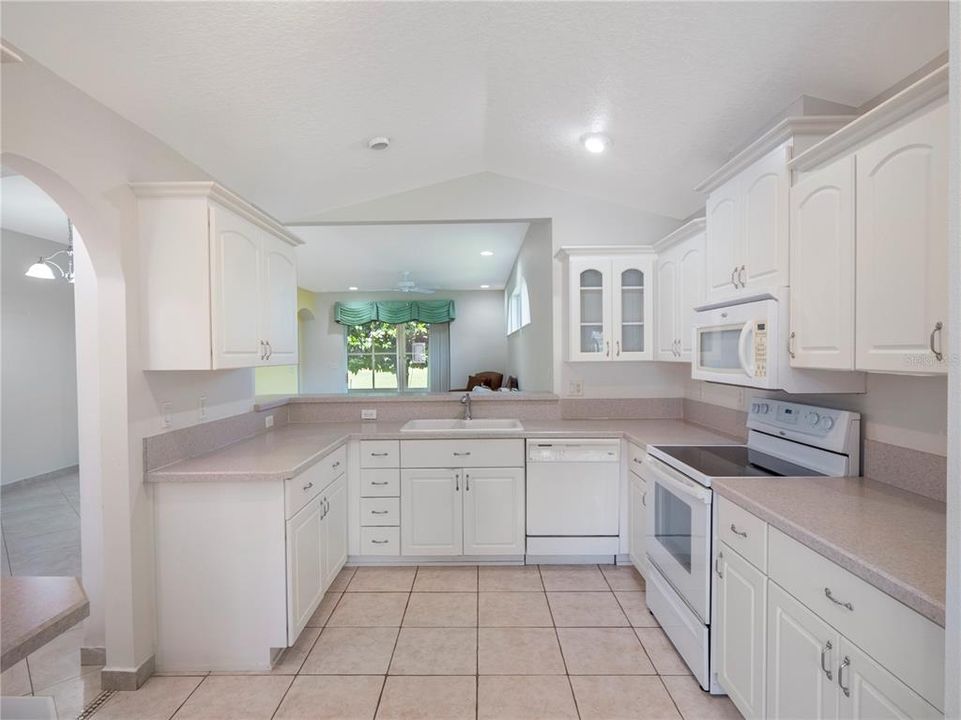 For Sale: $314,900 (3 beds, 2 baths, 1657 Square Feet)