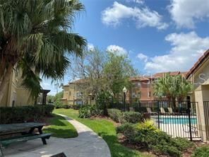 Active With Contract: $1,450 (2 beds, 2 baths, 988 Square Feet)