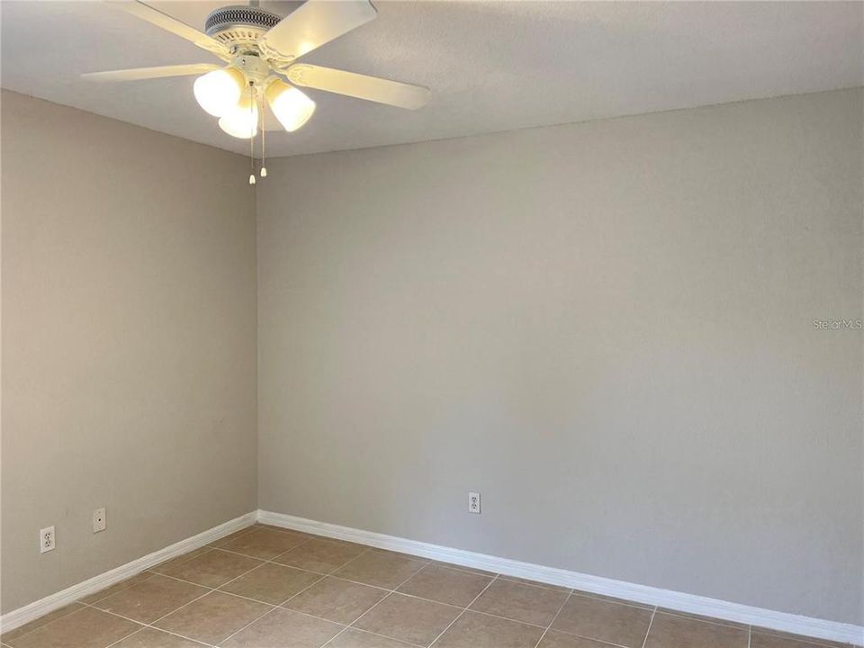 Active With Contract: $1,450 (2 beds, 2 baths, 988 Square Feet)