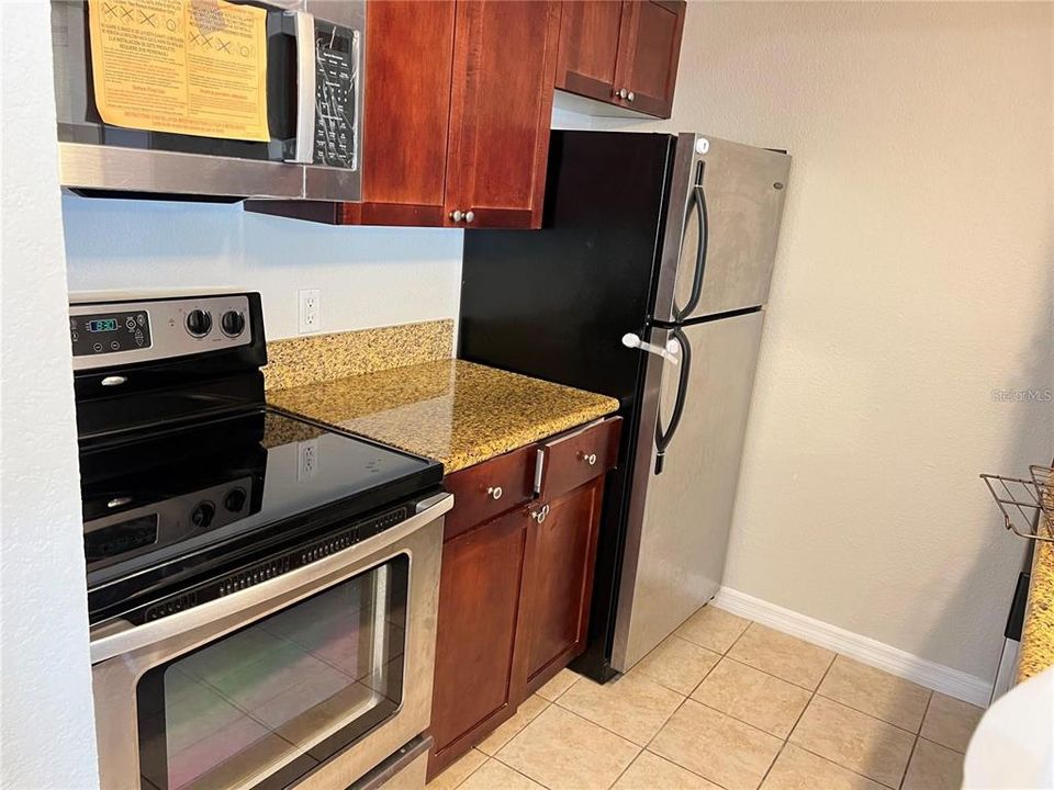 Active With Contract: $1,450 (2 beds, 2 baths, 988 Square Feet)