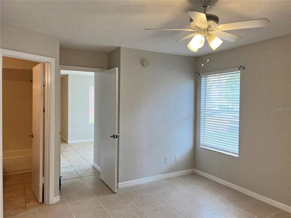 Active With Contract: $1,450 (2 beds, 2 baths, 988 Square Feet)