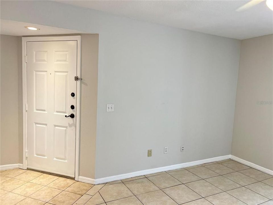 Active With Contract: $1,450 (2 beds, 2 baths, 988 Square Feet)