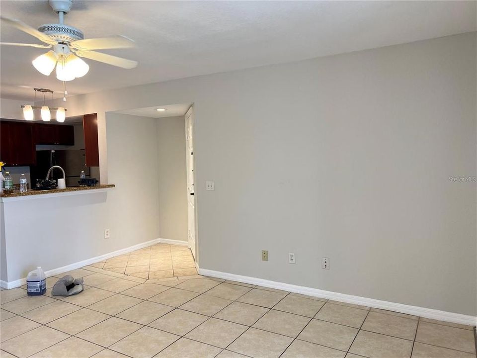 Active With Contract: $1,450 (2 beds, 2 baths, 988 Square Feet)