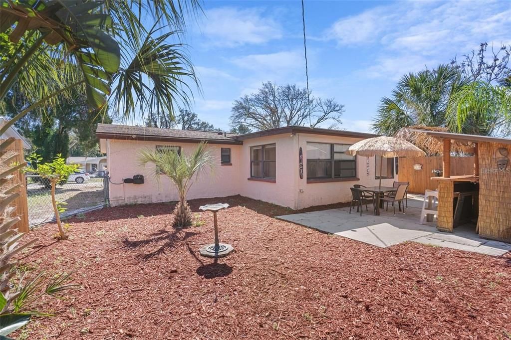 Active With Contract: $189,900 (3 beds, 1 baths, 820 Square Feet)