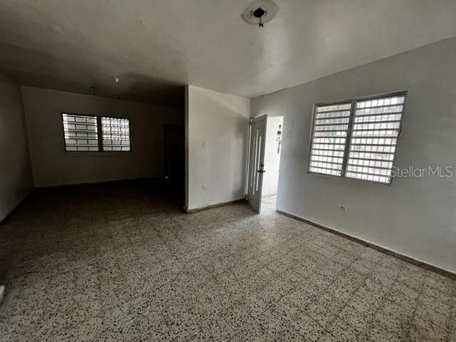 Vendido Recientemente: $130,500 (4 camas, 3 baños, 1480 Pies cuadrados)