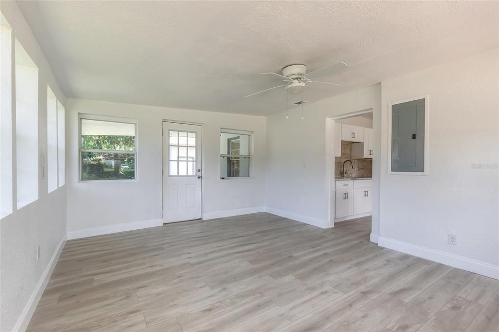 Active With Contract: $330,000 (3 beds, 2 baths, 2104 Square Feet)