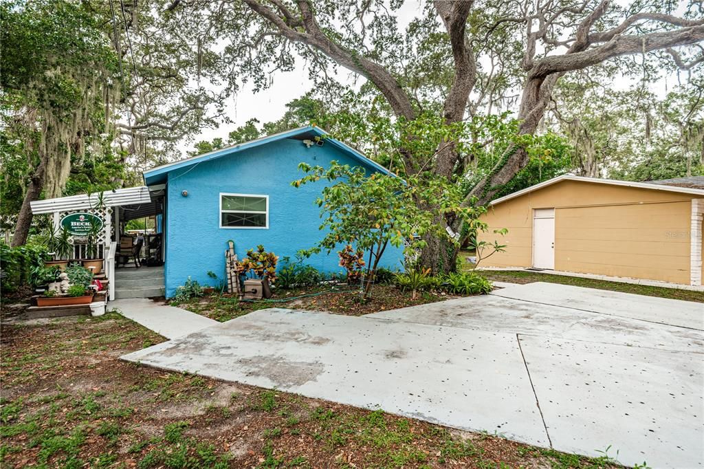 Active With Contract: $204,900 (4 beds, 2 baths, 1056 Square Feet)