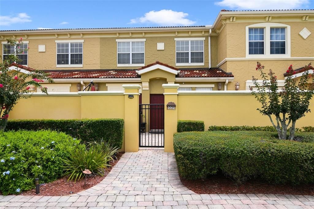 Just off US Hwy 27 and minutes from Disney theme parks this 3BD/2BA townhome awaits - the perfect SHORT TERM/LONG TERM RENTAL, VACATION HOME or PRIMARY RESIDENCE!