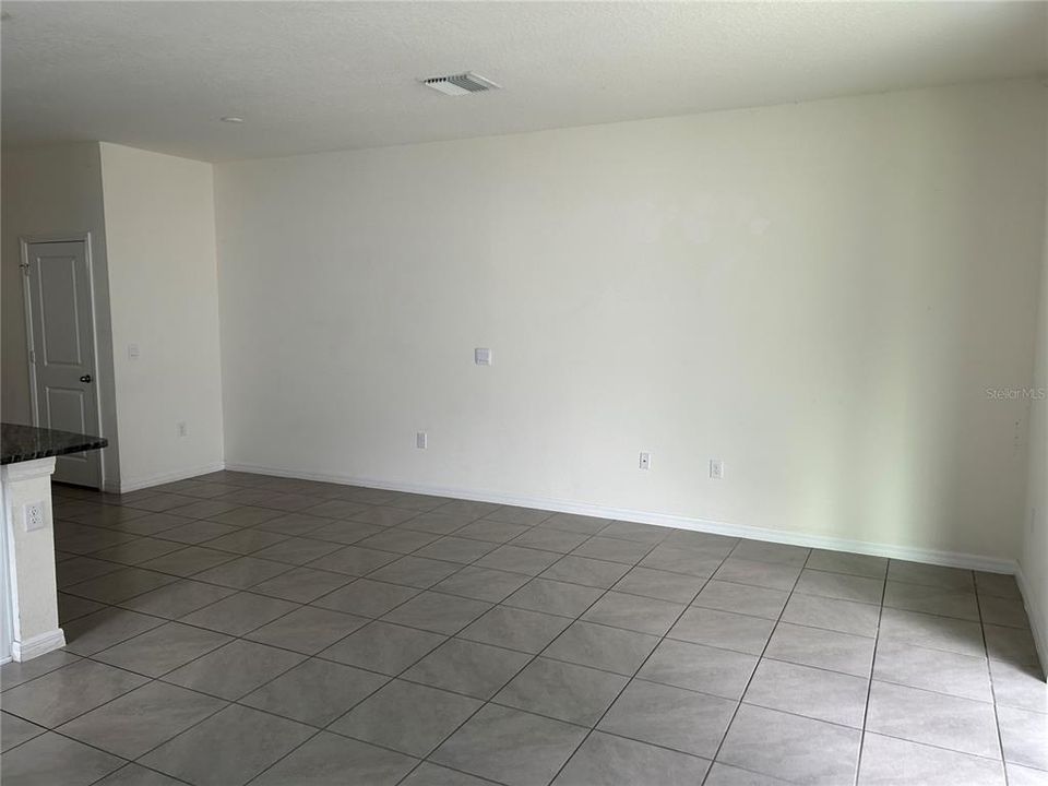 For Rent: $2,200 (3 beds, 2 baths, 1758 Square Feet)