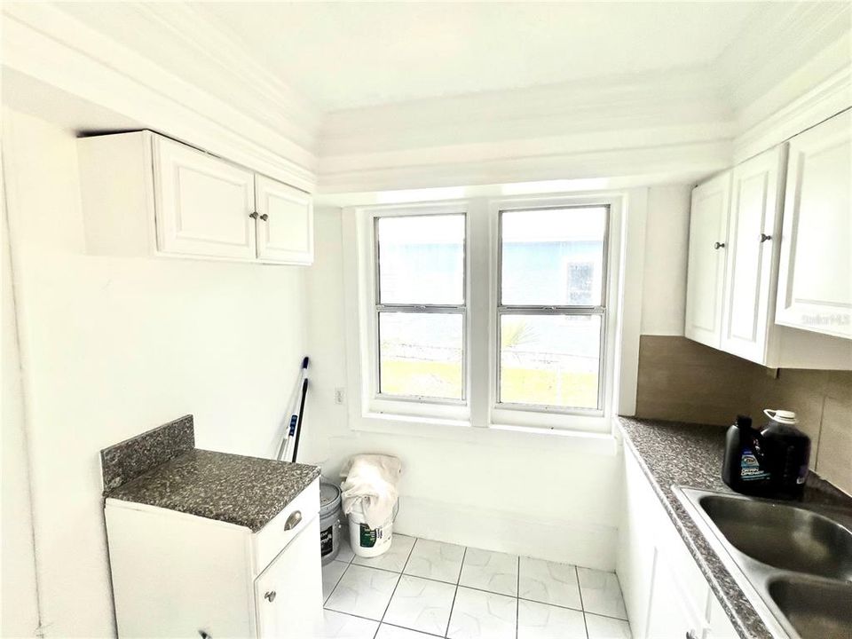 For Sale: $131,000 (2 beds, 1 baths, 874 Square Feet)