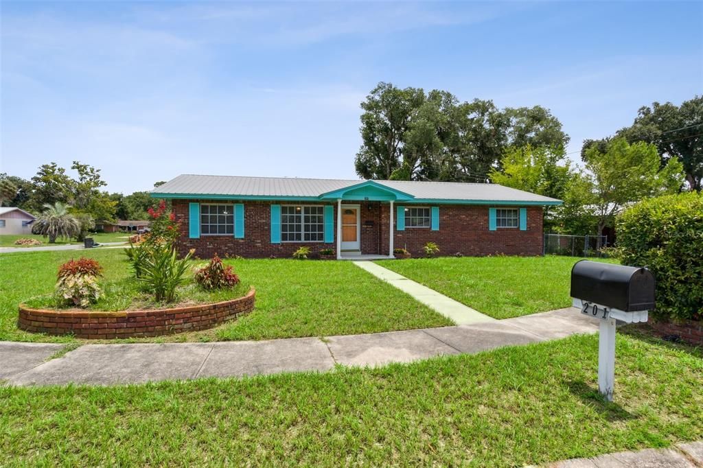 For Sale: $285,000 (3 beds, 2 baths, 1780 Square Feet)