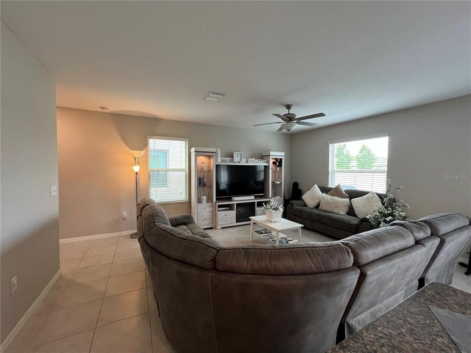 Active With Contract: $2,300 (4 beds, 2 baths, 1914 Square Feet)