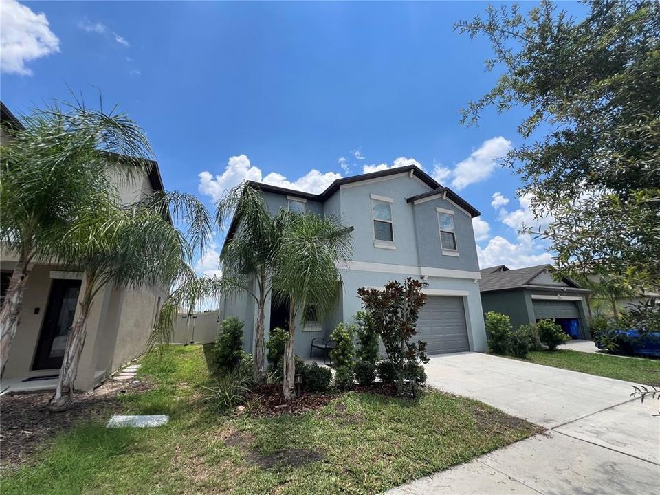 Active With Contract: $2,300 (4 beds, 2 baths, 1914 Square Feet)